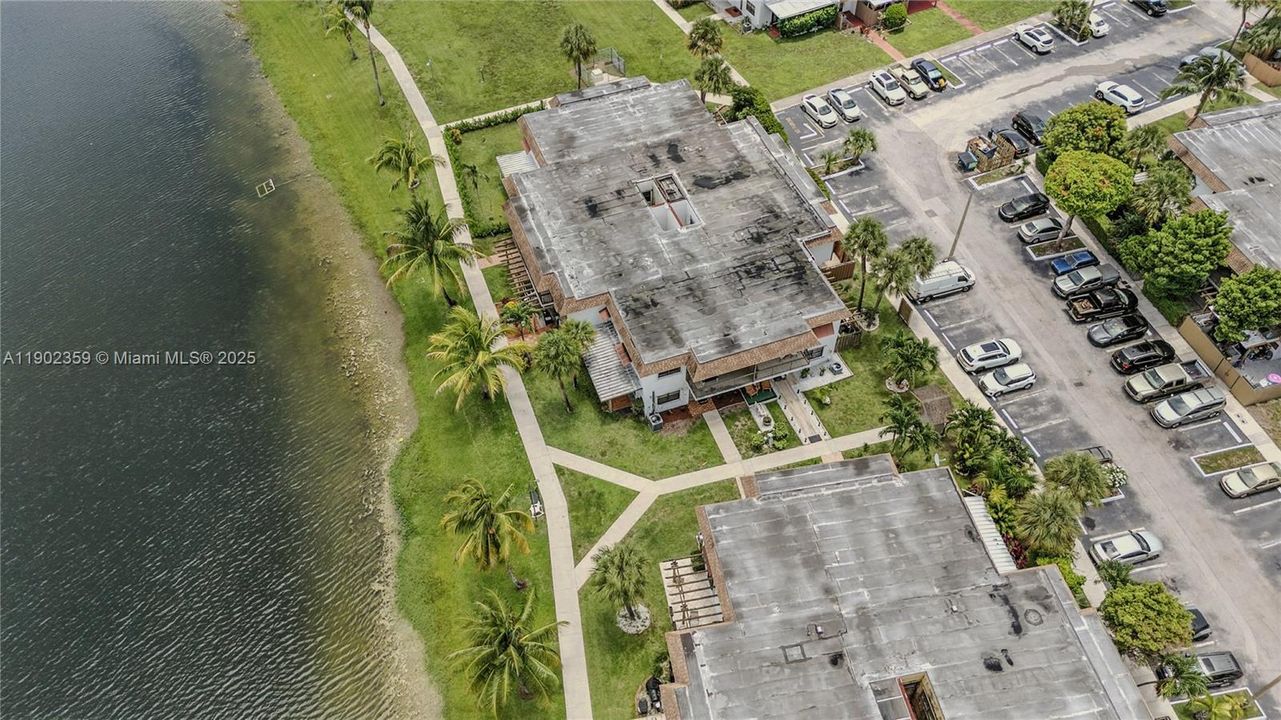 Под контрактом: $2,650 (2 спален, 2 ванн, 1250 Квадратных фут)