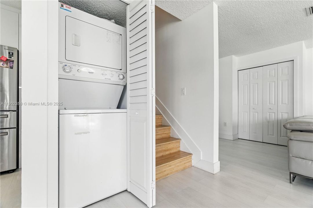 Под контрактом: $2,650 (2 спален, 2 ванн, 1250 Квадратных фут)