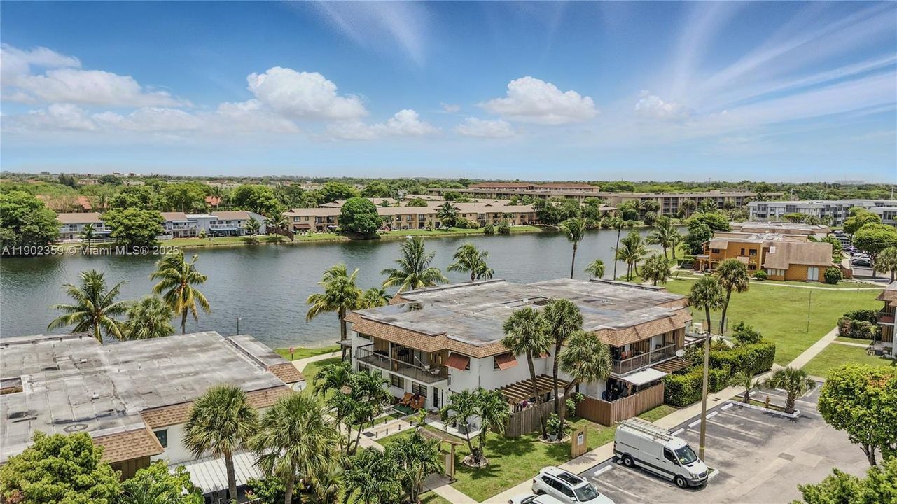 Под контрактом: $2,650 (2 спален, 2 ванн, 1250 Квадратных фут)