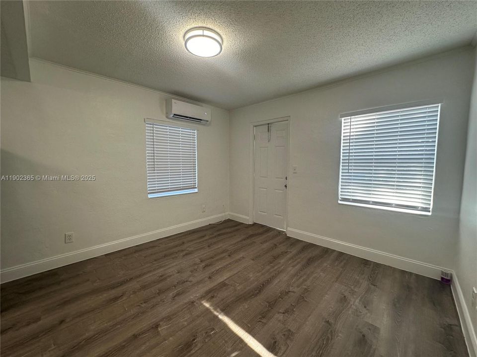 Recently Rented: $1,695 (1 beds, 1 baths, 0 Square Feet)