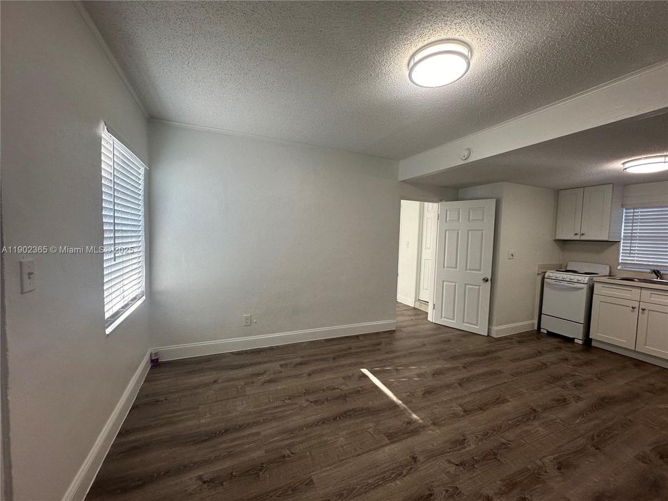 Recently Rented: $1,695 (1 beds, 1 baths, 0 Square Feet)