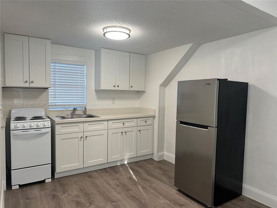 Recently Rented: $1,695 (1 beds, 1 baths, 0 Square Feet)