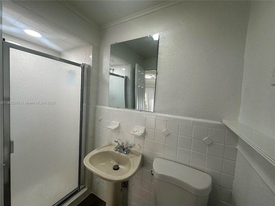 Recently Rented: $1,695 (1 beds, 1 baths, 0 Square Feet)