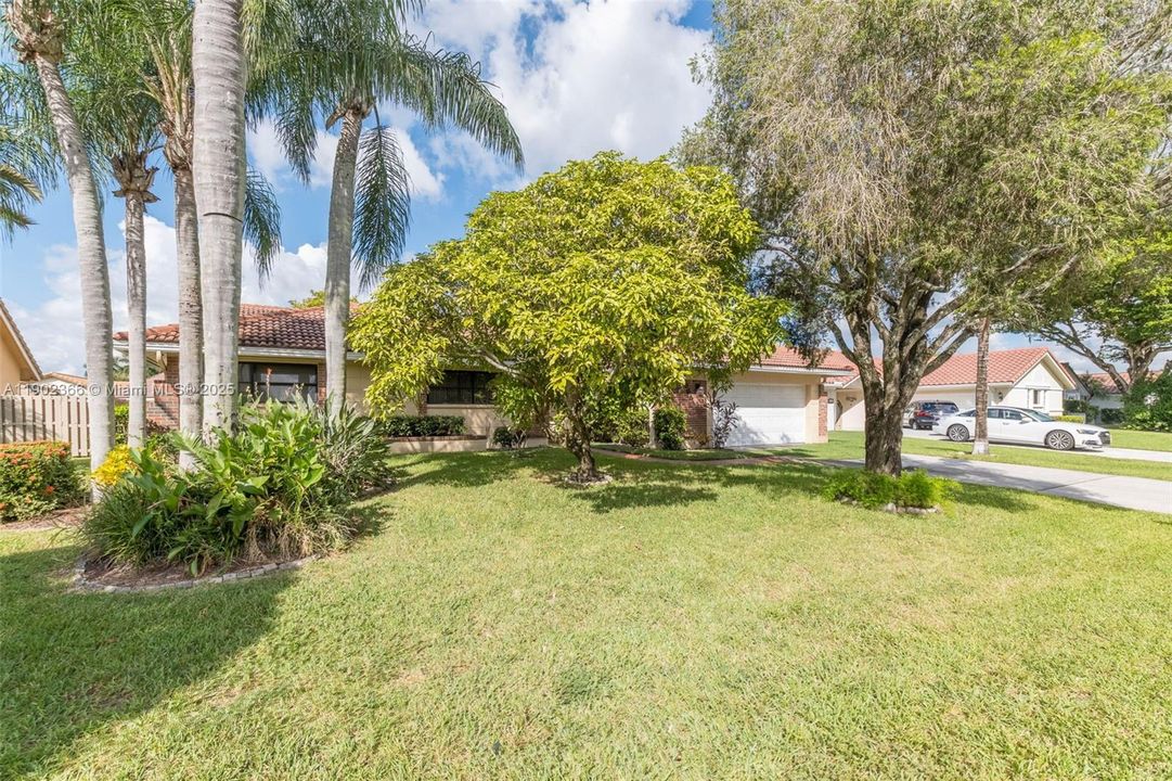 待售: $749,995 (4 贝兹, 2 浴室, 2210 平方英尺)