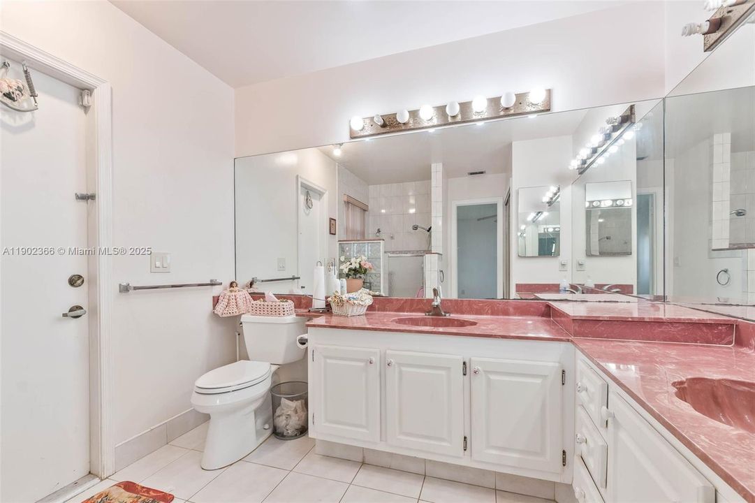 待售: $749,995 (4 贝兹, 2 浴室, 2210 平方英尺)