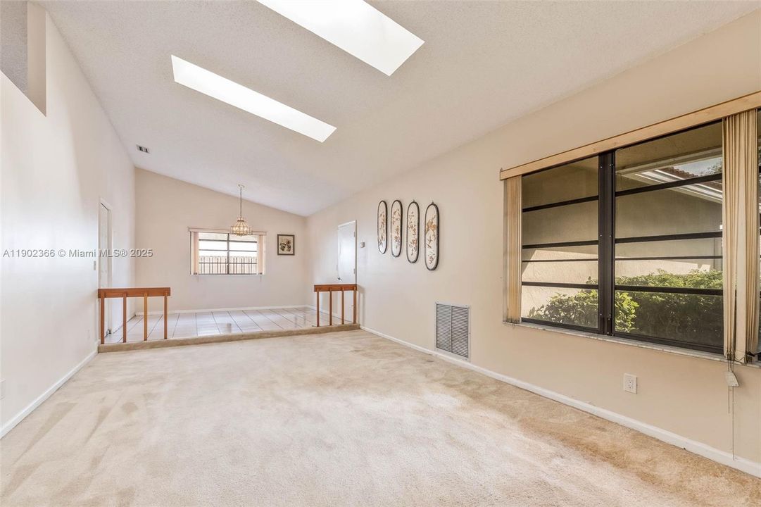 待售: $749,995 (4 贝兹, 2 浴室, 2210 平方英尺)