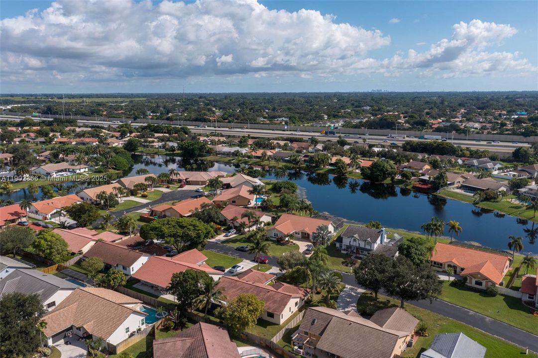 待售: $749,995 (4 贝兹, 2 浴室, 2210 平方英尺)