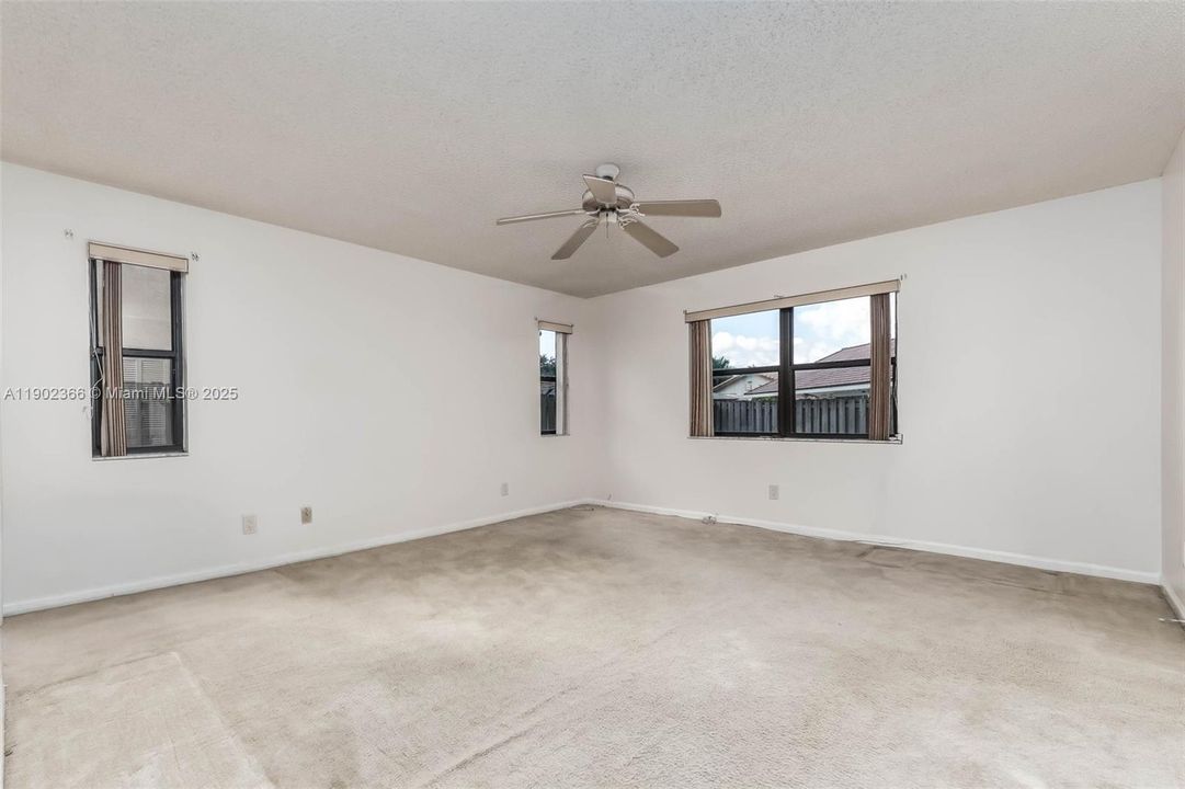 待售: $749,995 (4 贝兹, 2 浴室, 2210 平方英尺)