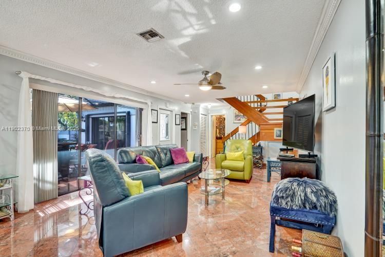 For Sale: $639,900 (3 beds, 3 baths, 1748 Square Feet)