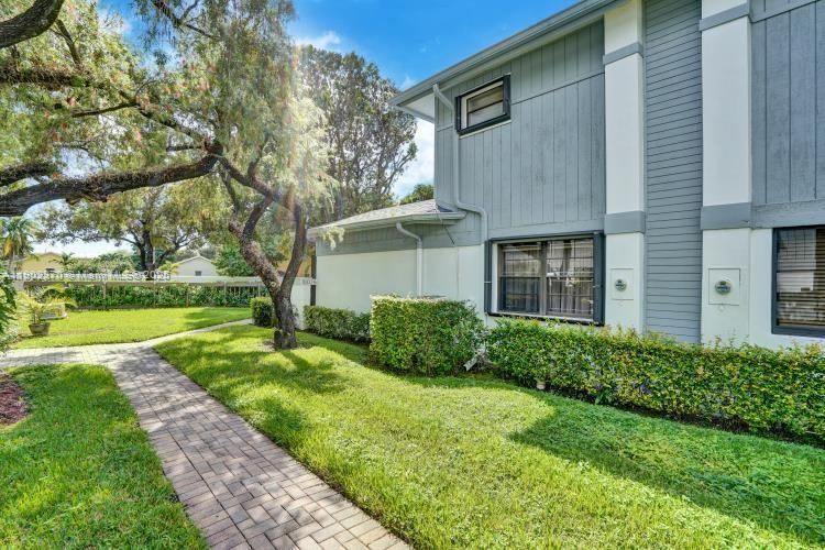 For Sale: $639,900 (3 beds, 3 baths, 1748 Square Feet)