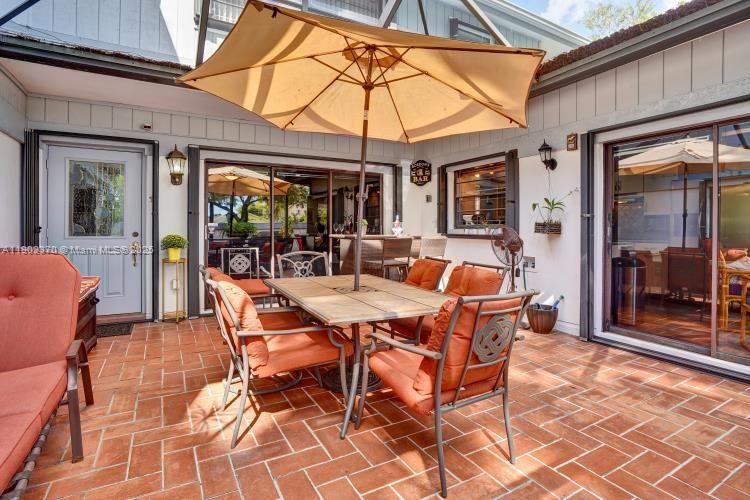 For Sale: $639,900 (3 beds, 3 baths, 1748 Square Feet)