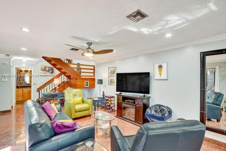 For Sale: $639,900 (3 beds, 3 baths, 1748 Square Feet)