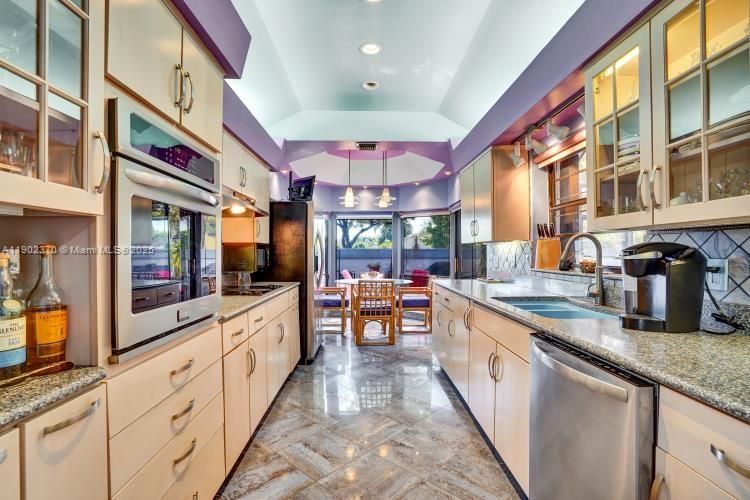 For Sale: $639,900 (3 beds, 3 baths, 1748 Square Feet)