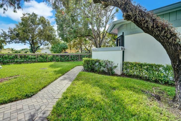 For Sale: $639,900 (3 beds, 3 baths, 1748 Square Feet)