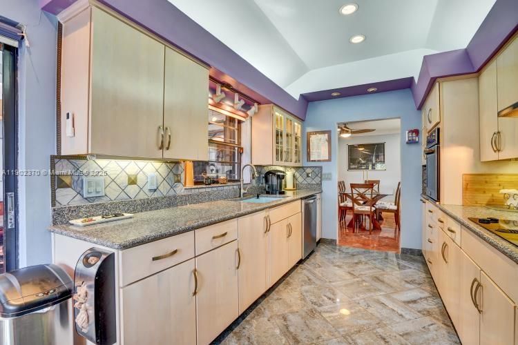 For Sale: $639,900 (3 beds, 3 baths, 1748 Square Feet)