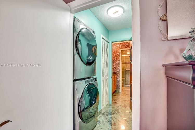 For Sale: $639,900 (3 beds, 3 baths, 1748 Square Feet)