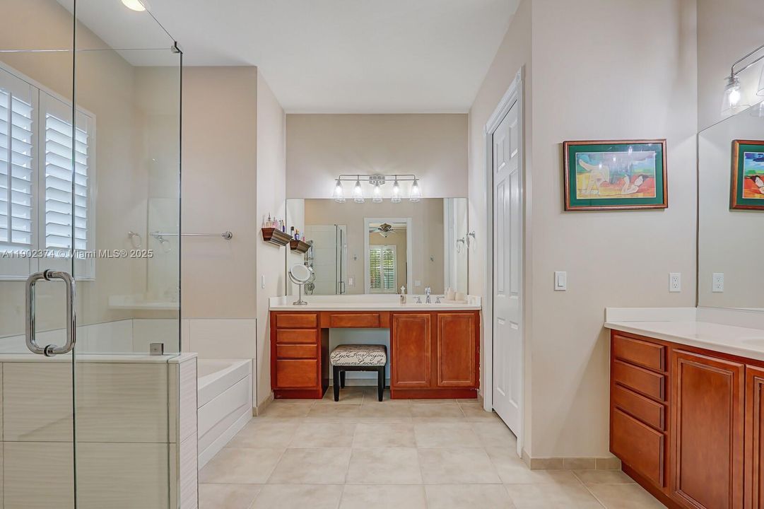 En Venta: $899,000 (3 camas, 2 baños, 1910 Pies cuadrados)