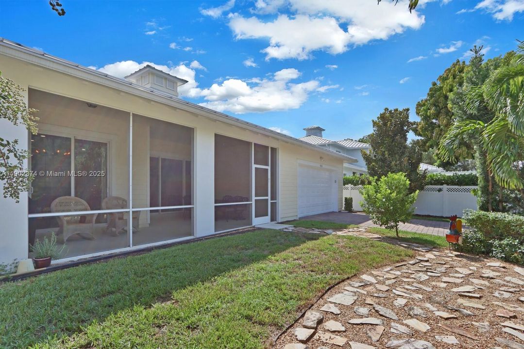 En Venta: $899,000 (3 camas, 2 baños, 1910 Pies cuadrados)