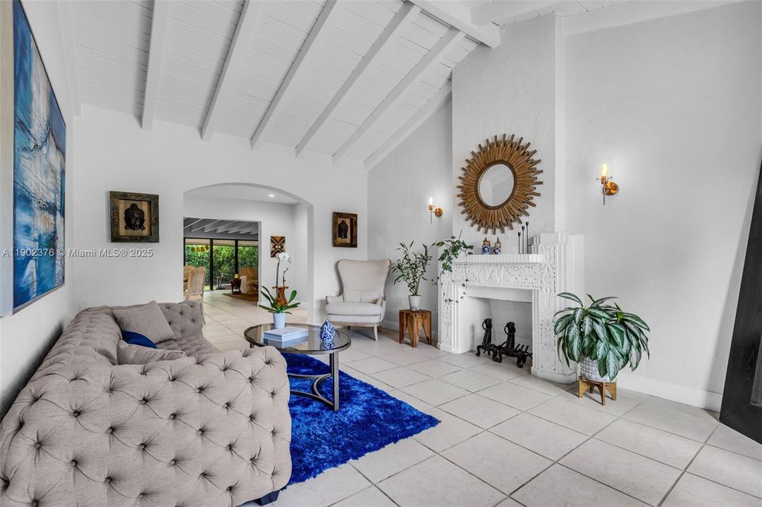 For Rent: $4,850 (3 beds, 3 baths, 2116 Square Feet)