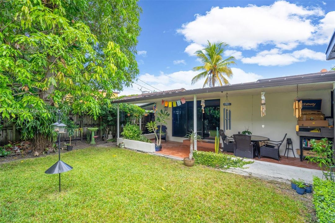 For Rent: $4,850 (3 beds, 3 baths, 2116 Square Feet)