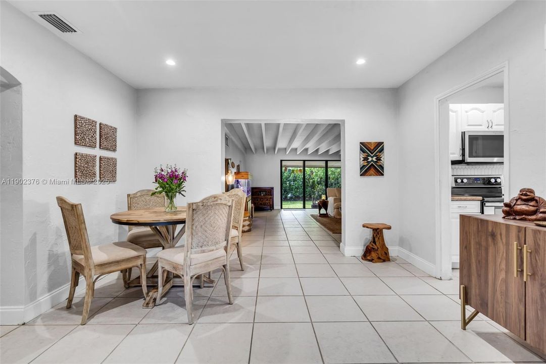 For Rent: $4,850 (3 beds, 3 baths, 2116 Square Feet)