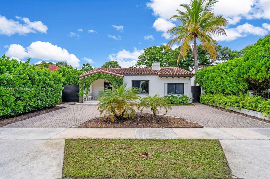 For Rent: $4,850 (3 beds, 3 baths, 2116 Square Feet)