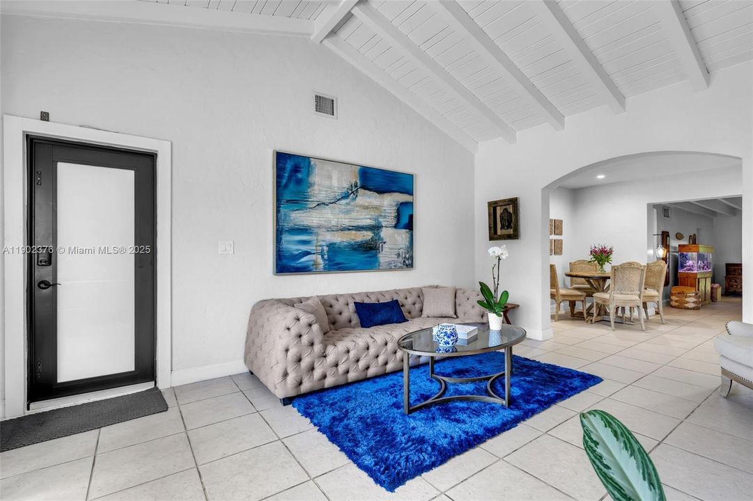 For Rent: $4,850 (3 beds, 3 baths, 2116 Square Feet)