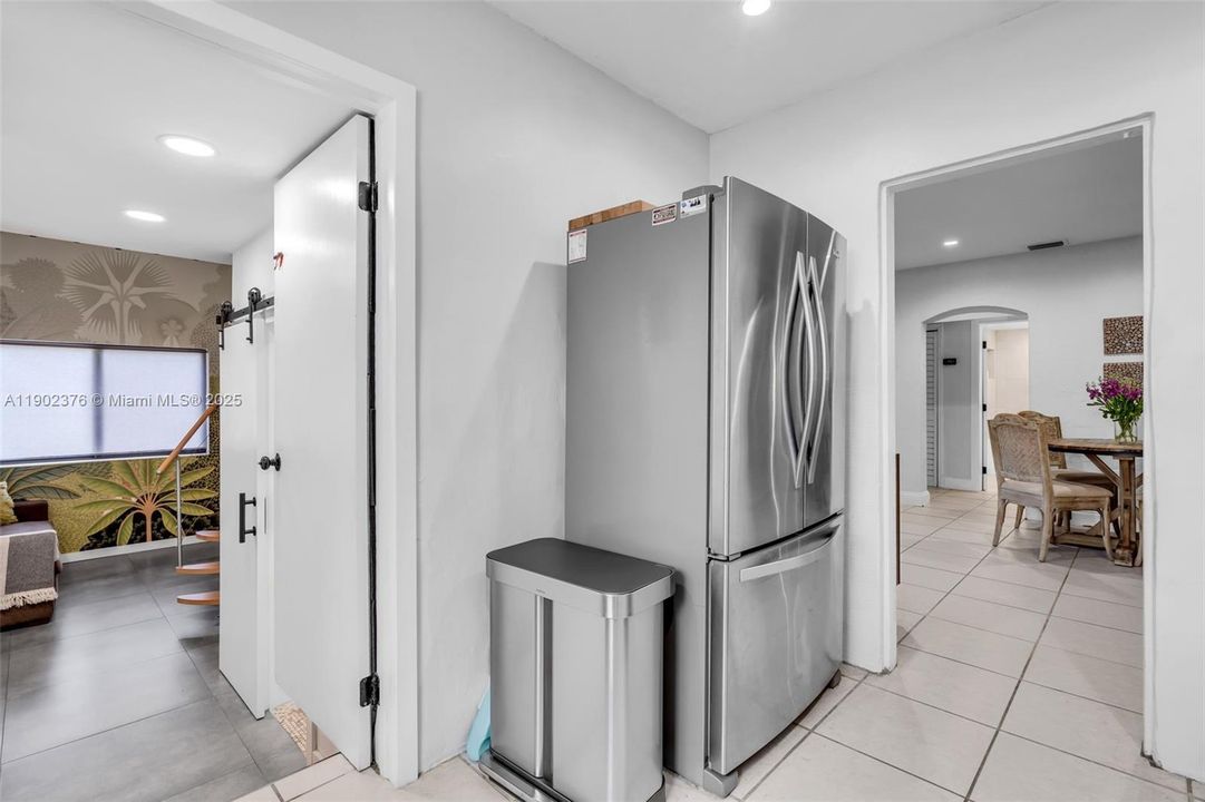 For Rent: $4,850 (3 beds, 3 baths, 2116 Square Feet)