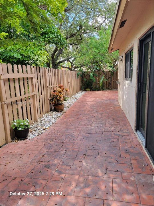 Active With Contract: $559,000 (2 beds, 2 baths, 1524 Square Feet)