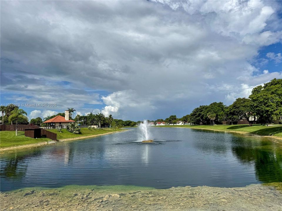 Active With Contract: $559,000 (2 beds, 2 baths, 1524 Square Feet)