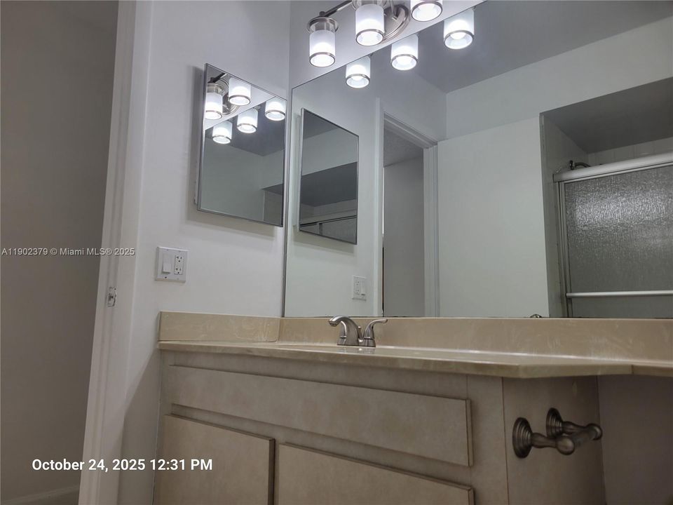 Active With Contract: $559,000 (2 beds, 2 baths, 1524 Square Feet)