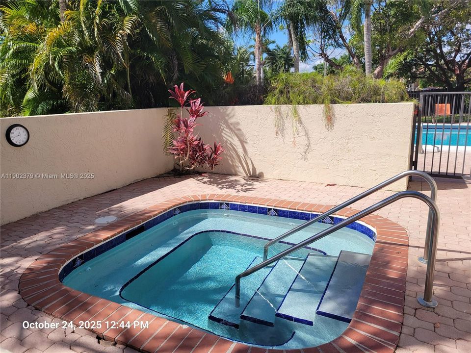 Active With Contract: $559,000 (2 beds, 2 baths, 1524 Square Feet)