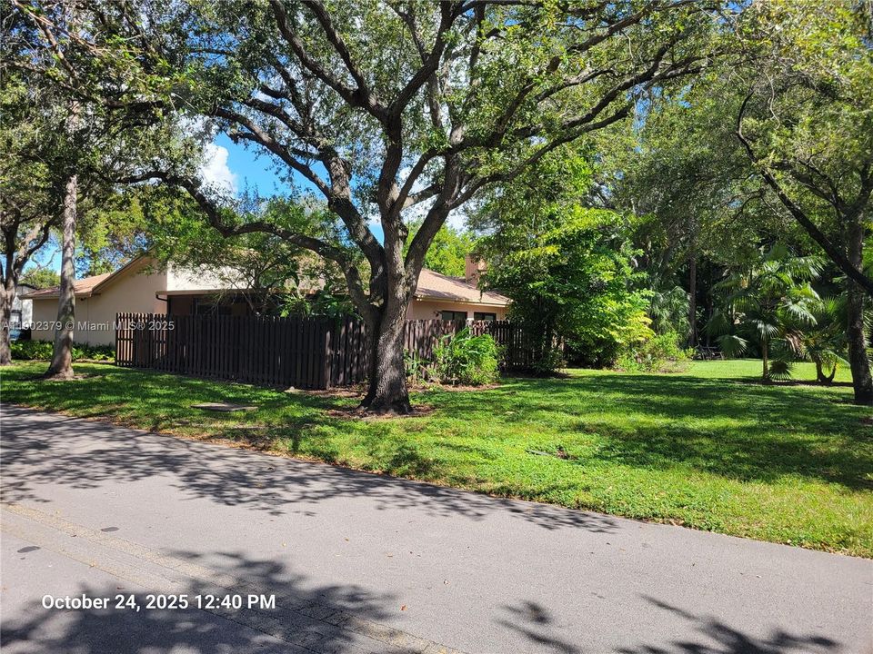 Active With Contract: $559,000 (2 beds, 2 baths, 1524 Square Feet)
