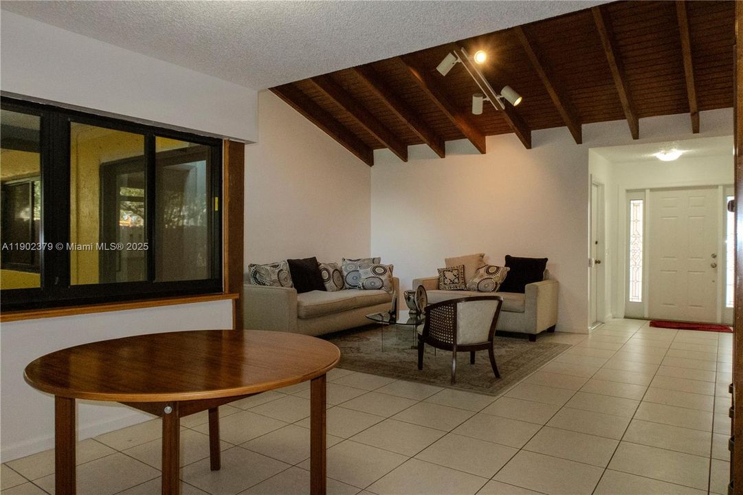 Active With Contract: $559,000 (2 beds, 2 baths, 1524 Square Feet)