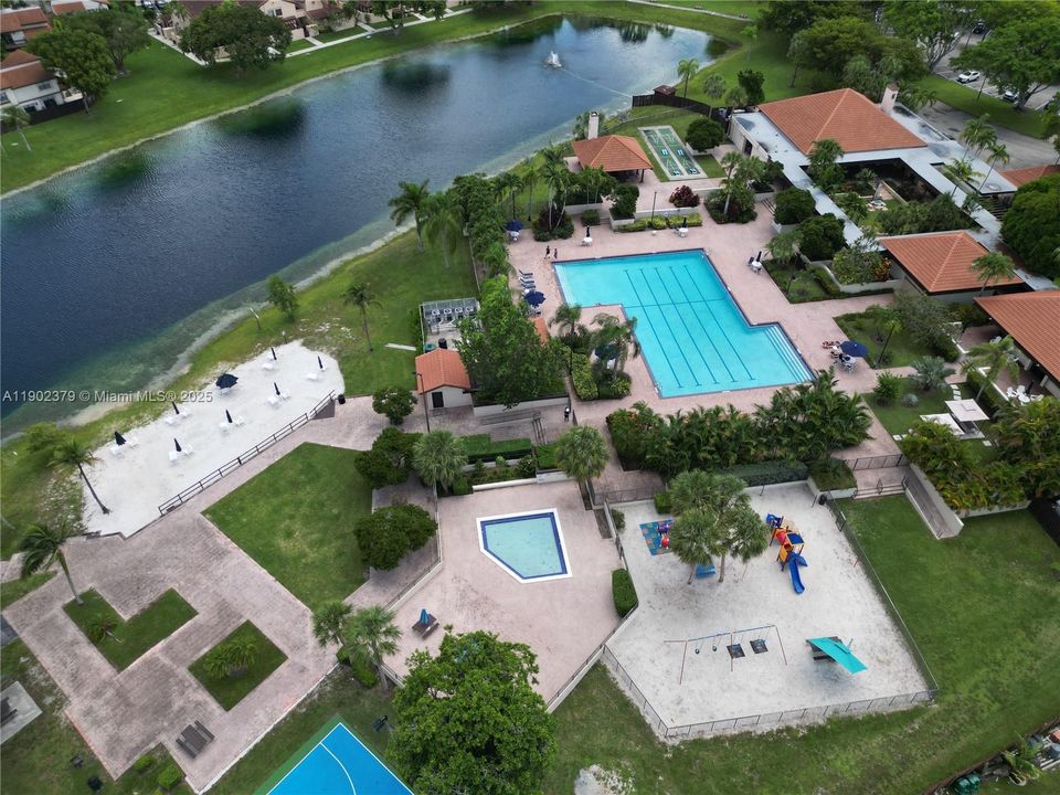 Active With Contract: $559,000 (2 beds, 2 baths, 1524 Square Feet)