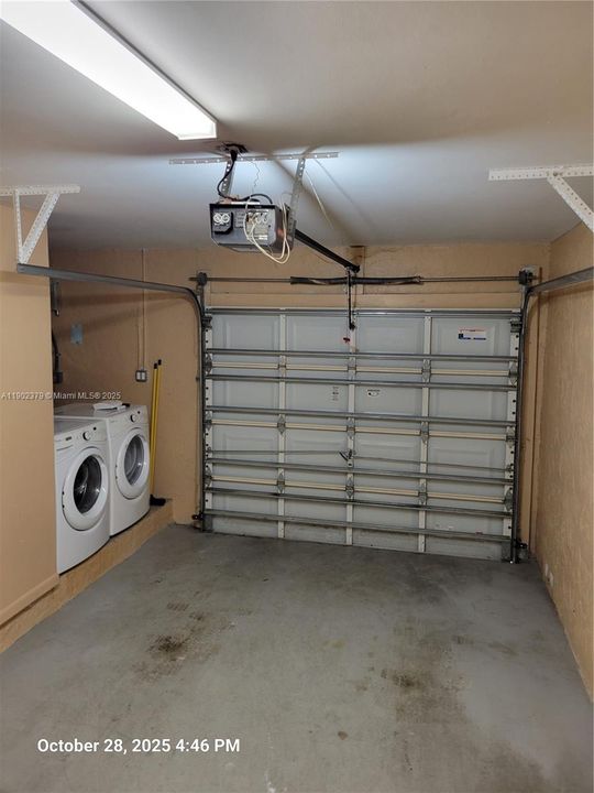 Active With Contract: $559,000 (2 beds, 2 baths, 1524 Square Feet)