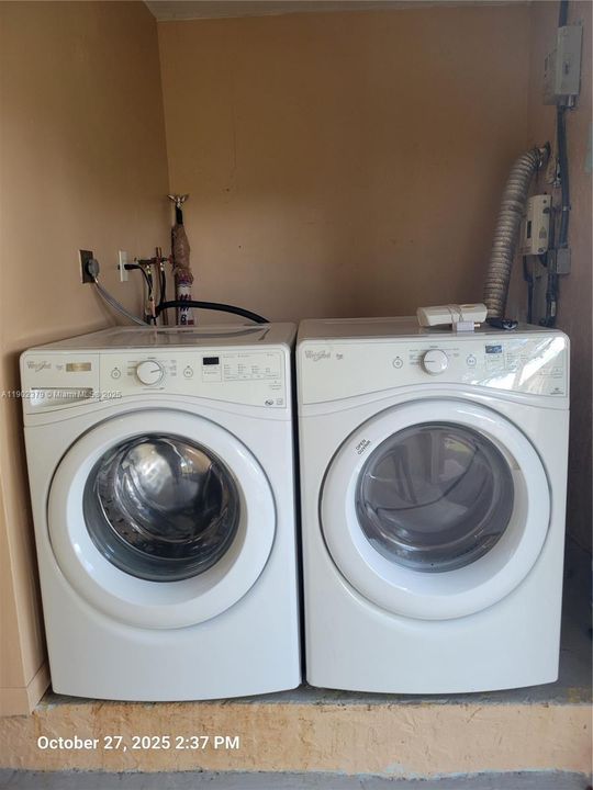 Active With Contract: $559,000 (2 beds, 2 baths, 1524 Square Feet)