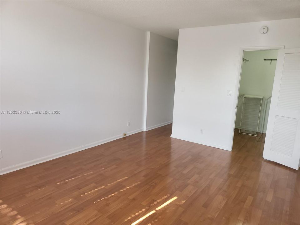 For Rent: $1,850 (1 beds, 1 baths, 850 Square Feet)