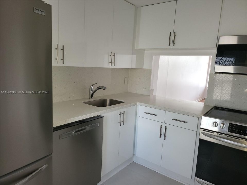 For Rent: $1,850 (1 beds, 1 baths, 850 Square Feet)