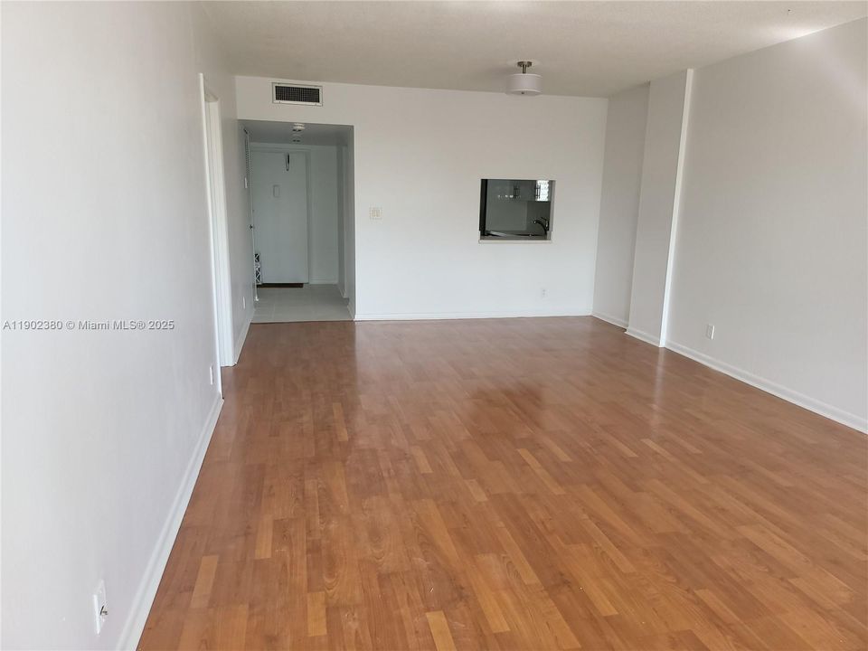 For Rent: $1,850 (1 beds, 1 baths, 850 Square Feet)
