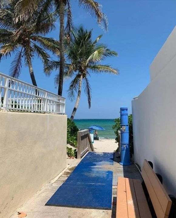 Entrance to the beach from the other side of the street