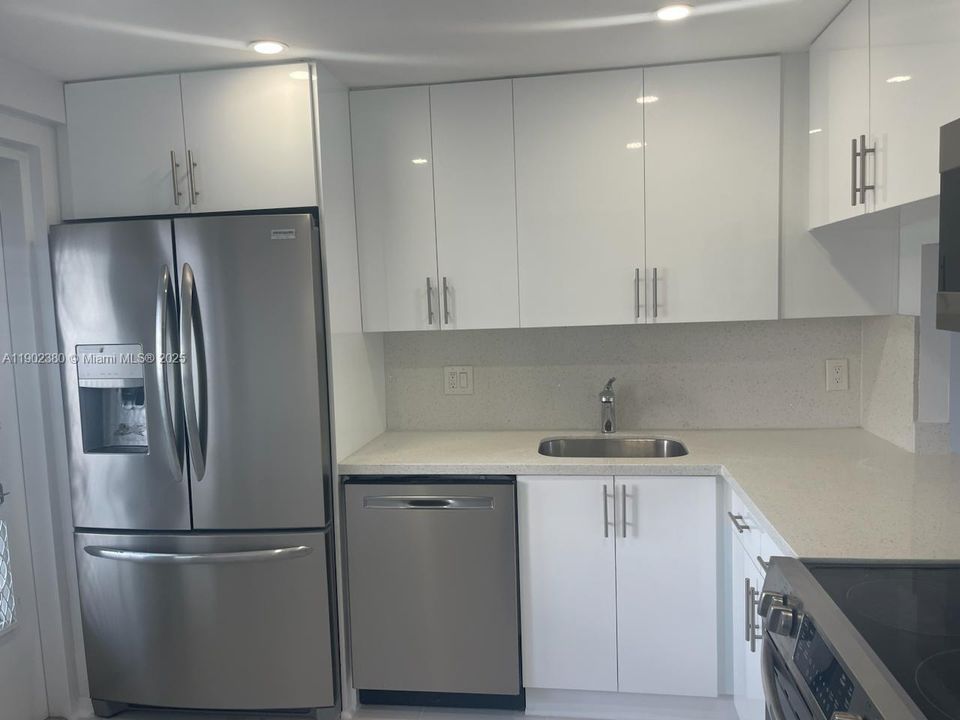 For Rent: $1,850 (1 beds, 1 baths, 850 Square Feet)