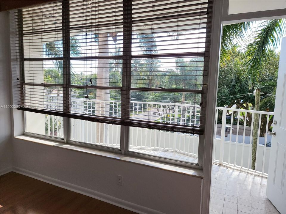 For Rent: $1,850 (1 beds, 1 baths, 850 Square Feet)