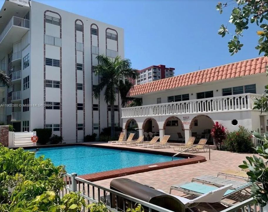 For Rent: $1,850 (1 beds, 1 baths, 850 Square Feet)