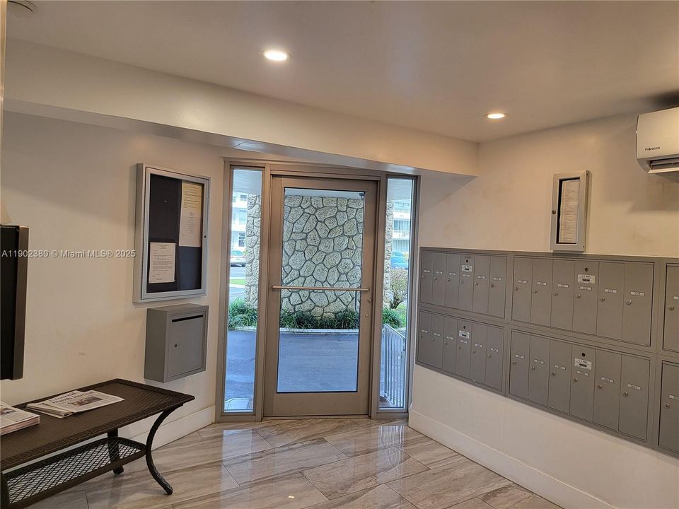 For Rent: $1,850 (1 beds, 1 baths, 850 Square Feet)