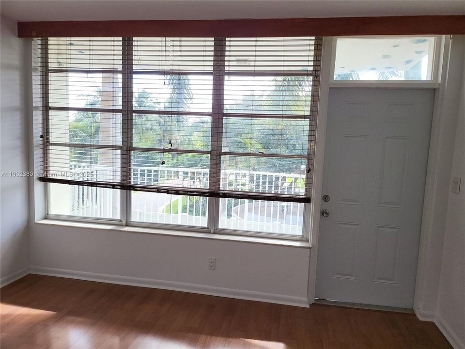 For Rent: $1,850 (1 beds, 1 baths, 850 Square Feet)