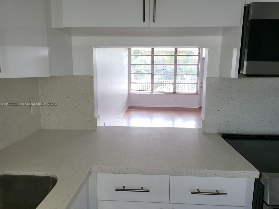 For Rent: $1,850 (1 beds, 1 baths, 850 Square Feet)