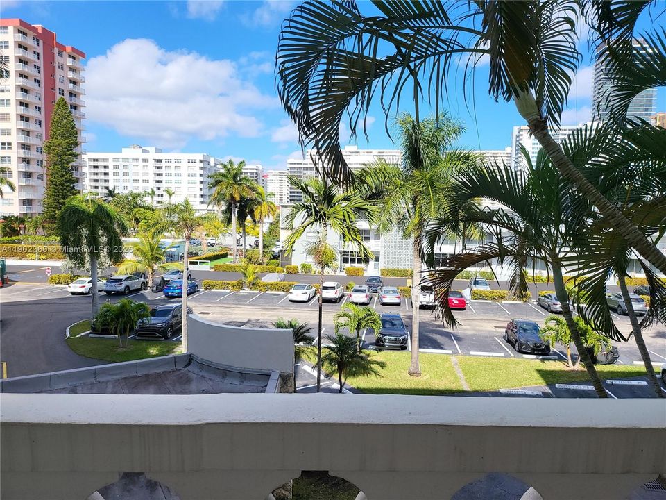 For Rent: $1,850 (1 beds, 1 baths, 850 Square Feet)