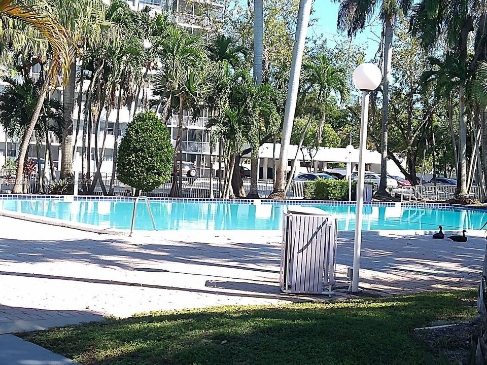 For Sale: $228,000 (2 beds, 2 baths, 1162 Square Feet)