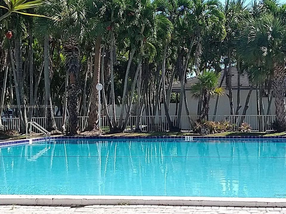 For Sale: $228,000 (2 beds, 2 baths, 1162 Square Feet)